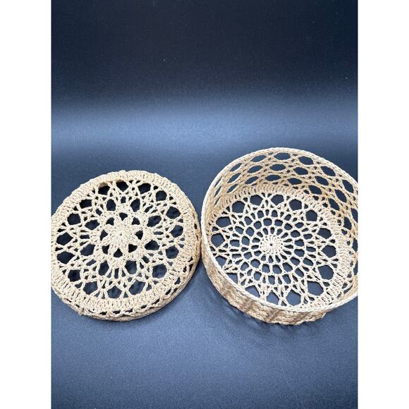 Crocheted Lidded Trinket/Vanity Box Round Starched Vintage Cottage Core Decor - Picture 4 of 8